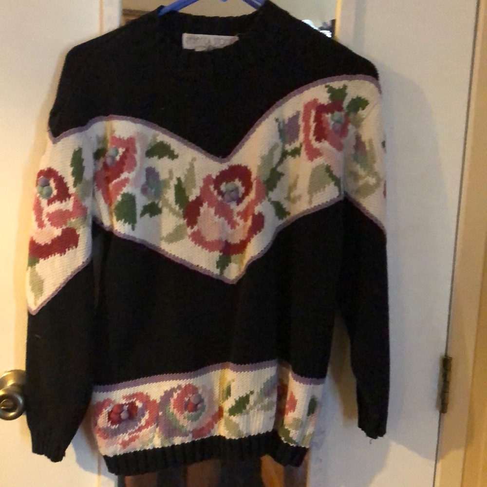 Long-sleeved sweater! Brand: Rebecca Stone Size: Small Color: Black